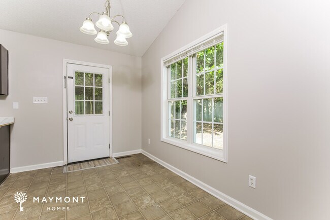 Foto del edificio - 1215 Liriope Ln