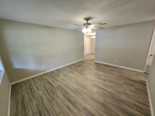 Building Photo - 120 Powell Dr
