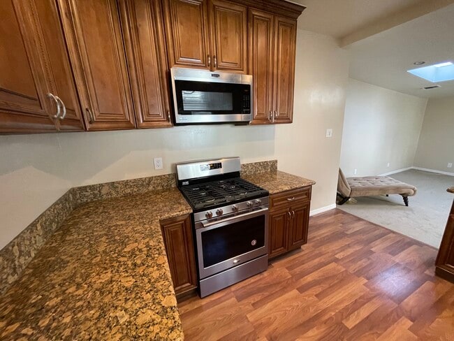 Building Photo - 1552 Crater Ln