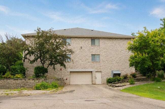 Foto del edificio - 1872 Deerhaven Ln NE