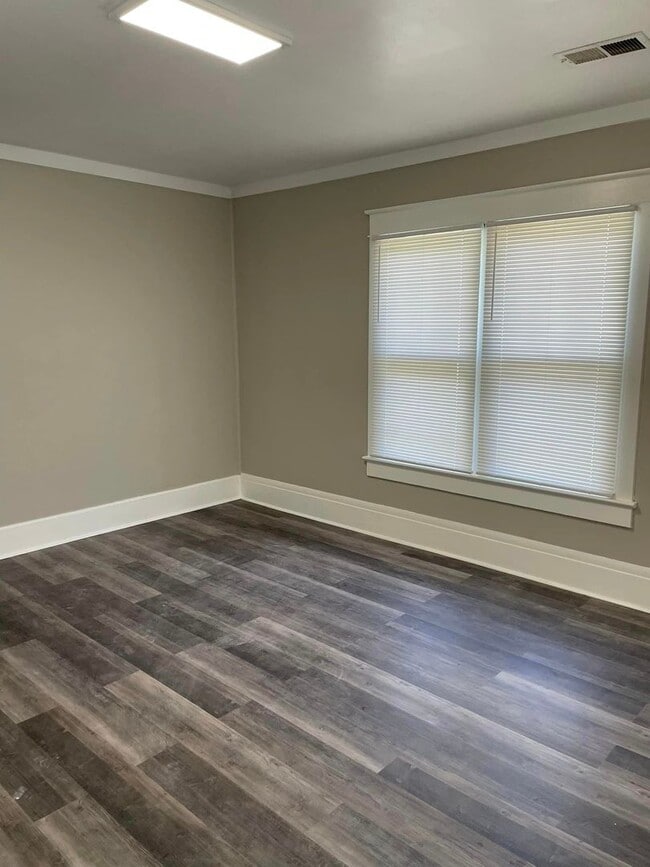 Foto del edificio - Make this house your home! 3 bedrooms/1 ba...