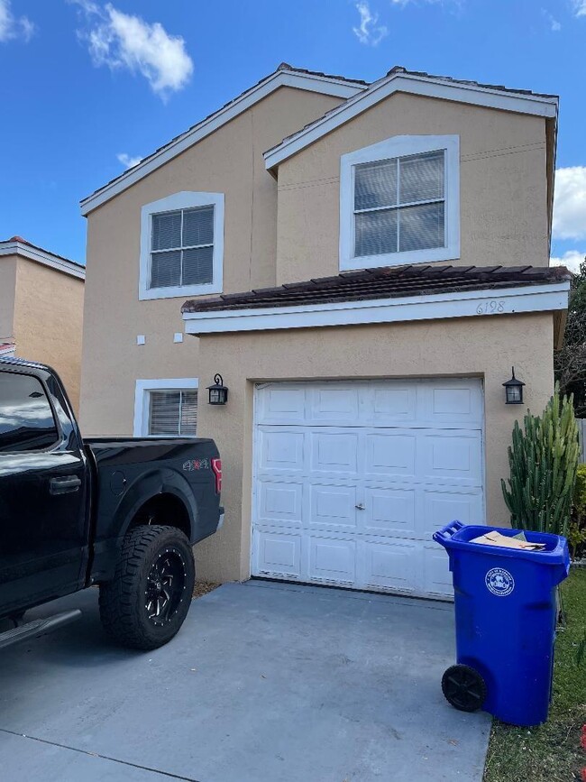 Building Photo - 6198 Navajo Ter