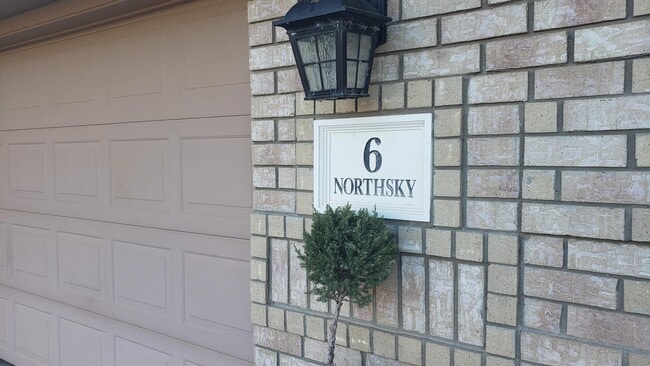 Building Photo - 6 N Sky Loop