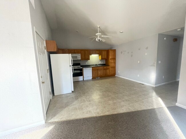 Building Photo - 1010 Orchard Dr