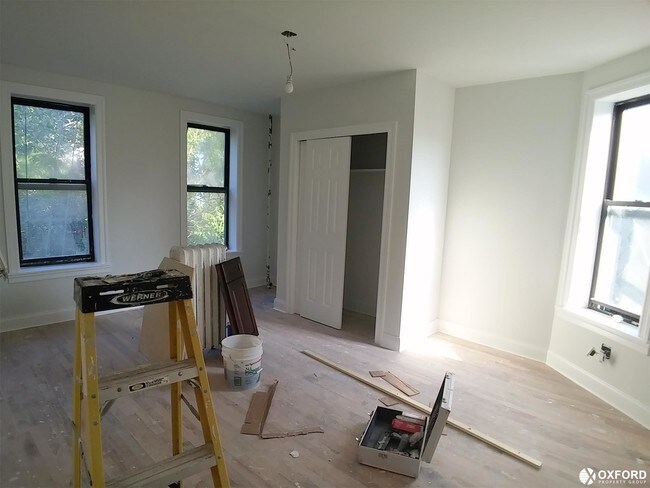 Building Photo - 395 Adelphi St