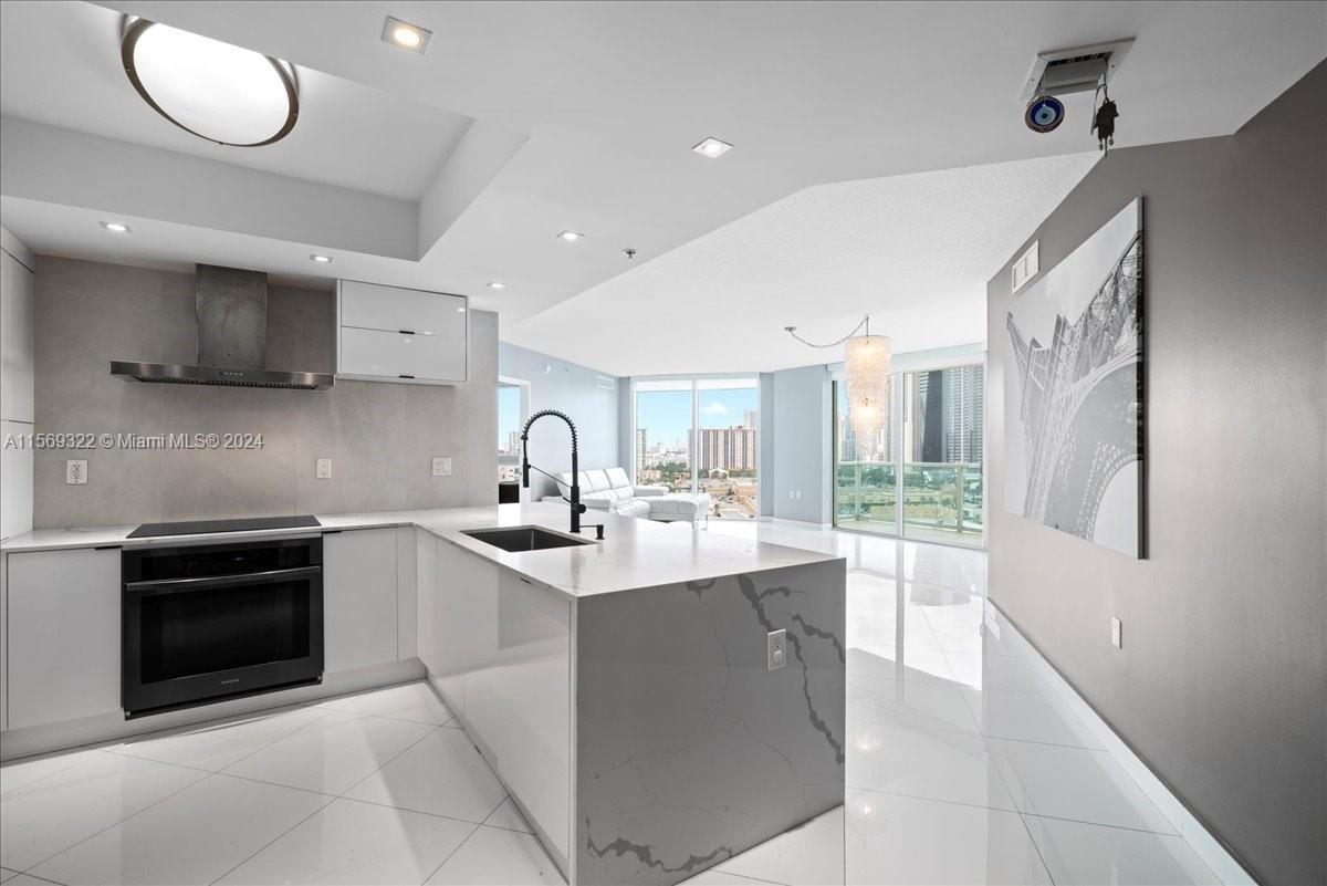 Primary Photo - 200 Sunny Isles Blvd