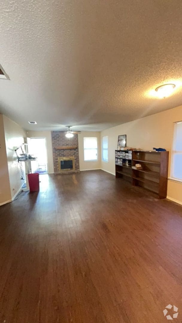 Building Photo - 1304 Garden Path Dr