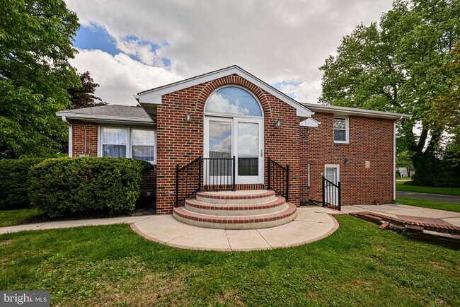 Building Photo - 519 Springhill Ave
