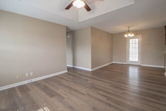 Building Photo - 581 Oakmont Dr