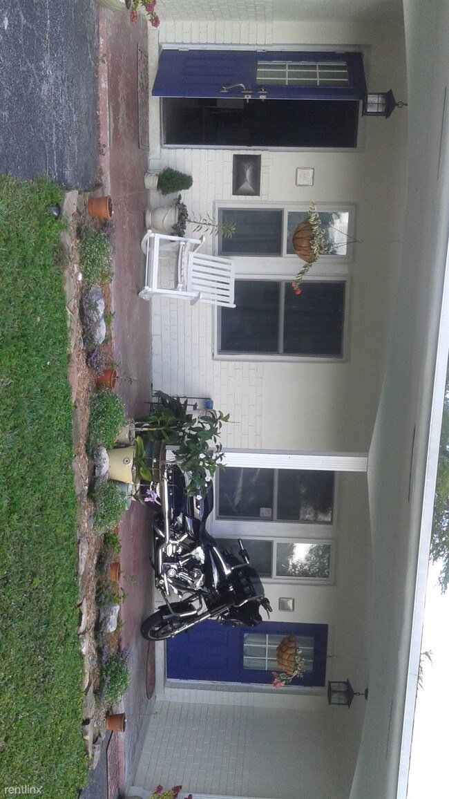 Foto del edificio - 2 br, 2 bath Townhome - 839 Sw 13th Street