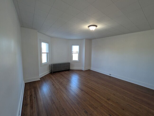 Building Photo - Charming updated 3 bedroom 1 bath Home in ...