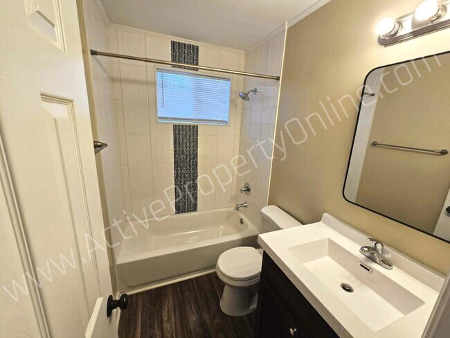 Foto del edificio - 4126 Ayers Rd