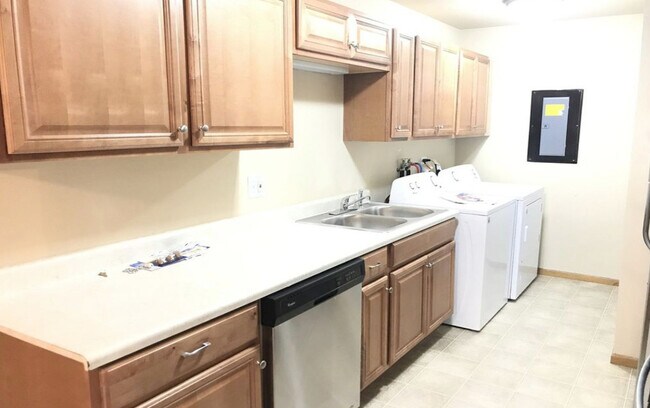 Building Photo - 20203 S Fairwood Ct