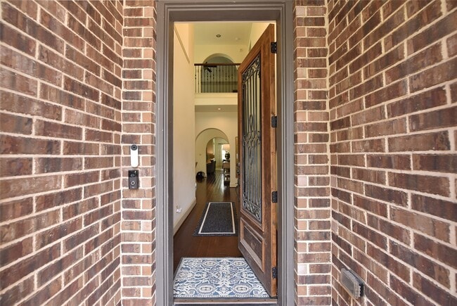 Building Photo - 13117 Stoneleigh Terrace Dr