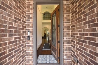 Building Photo - 13117 Stoneleigh Terrace Dr