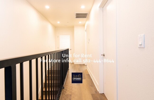 Foto del edificio - Townhome - 3 Bedrooms / 2 Baths - Cudahy