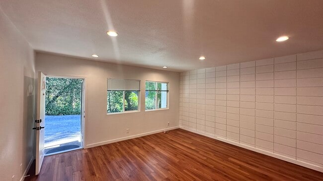 Living area - 1714 Royal Blvd