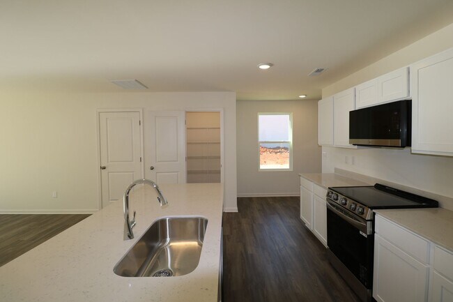 Foto del edificio - 624 Richard Rd