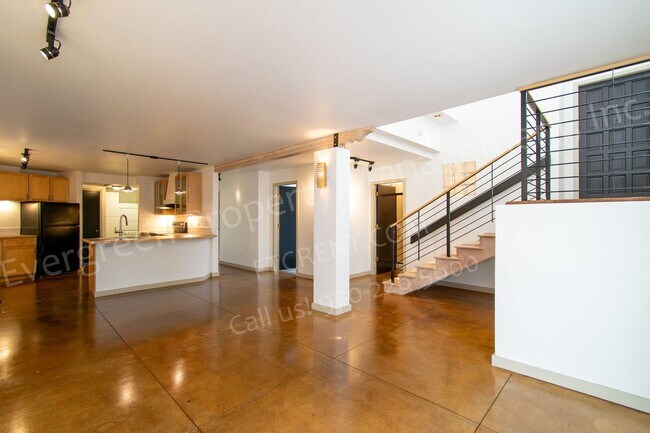 Foto del edificio - 419 W Mountain Ave