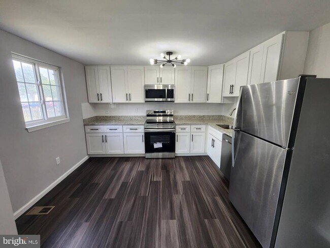 Building Photo - 1768 Carriage Way