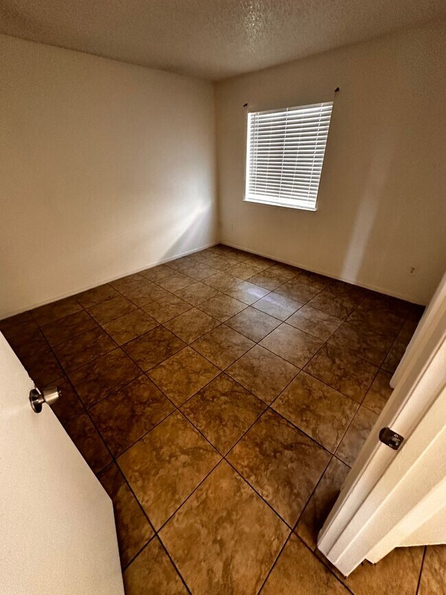 Foto del edificio - 2 Bed 1 Bath in Gated Community