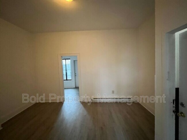 Building Photo - 409 Walnut St