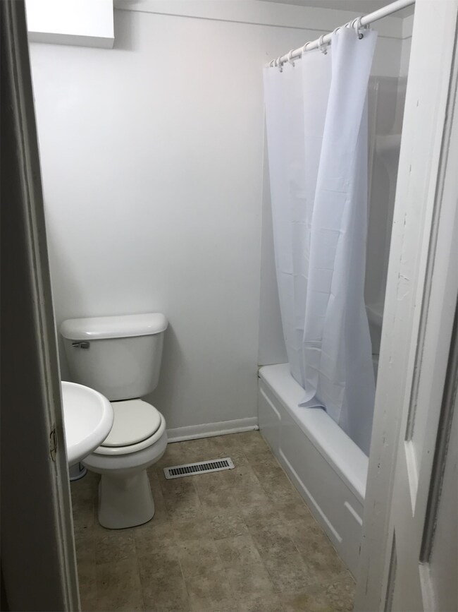 Foto del edificio - 406 W Broadway St