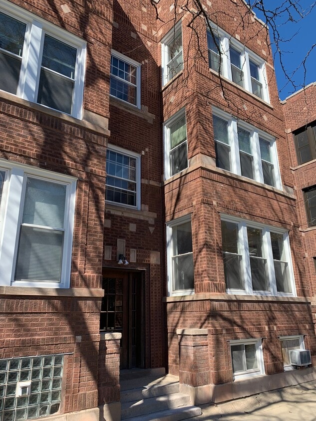 Photo - 1468 W Winnemac Ave (Chicago, IL)