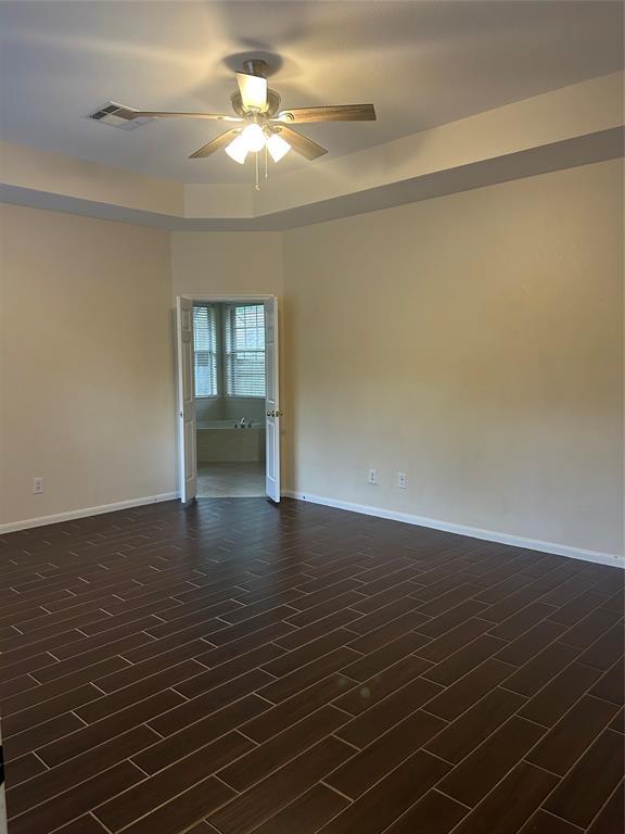 Foto del edificio - 26 Long Springs Pl