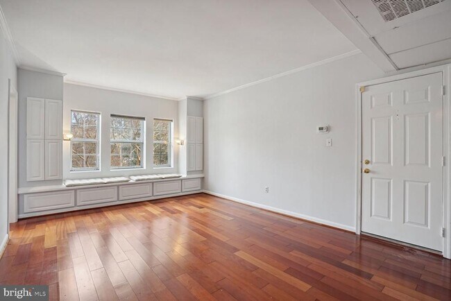 Foto del edificio - 1758 N Rhodes St