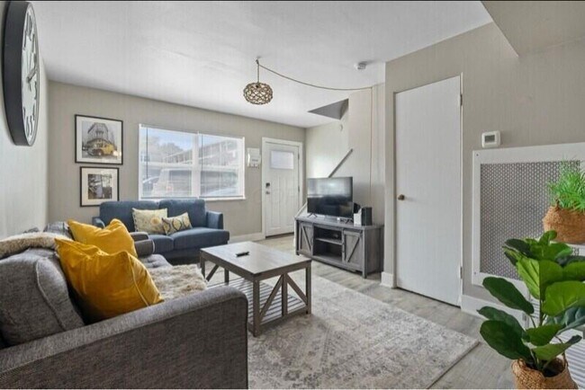 Foto del edificio - 464 E Norwich Ave