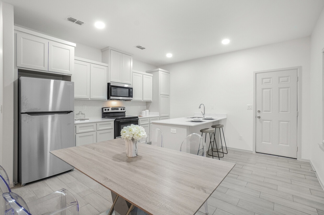 Foto principal - 1002 N Tower Rd