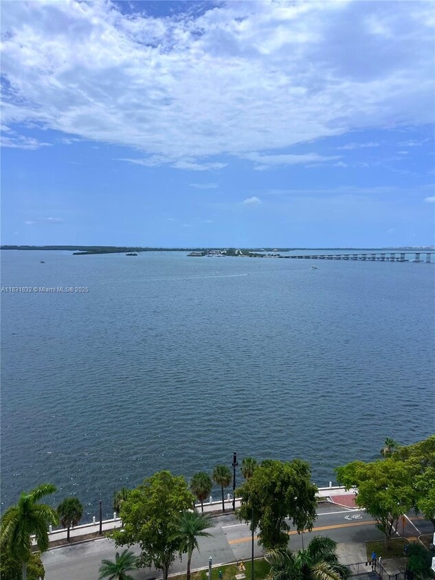 Primary Photo - 1420 Brickell Bay Dr
