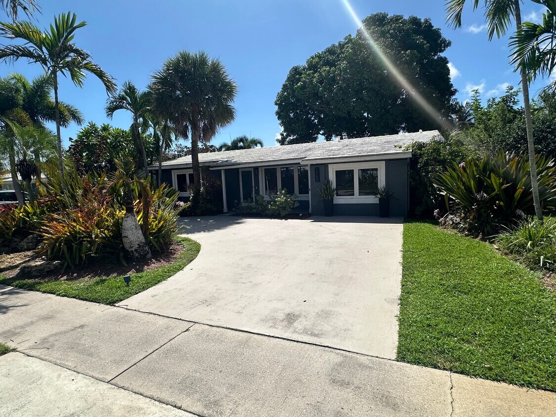 Photo - 1750 NE 40th St (Oakland Park, FL)
