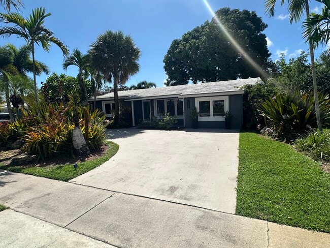 Photo - 1750 NE 40th St House