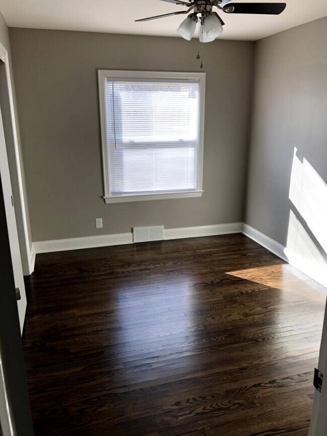 Building Photo - 5 bedroom in Louisville KY 40220