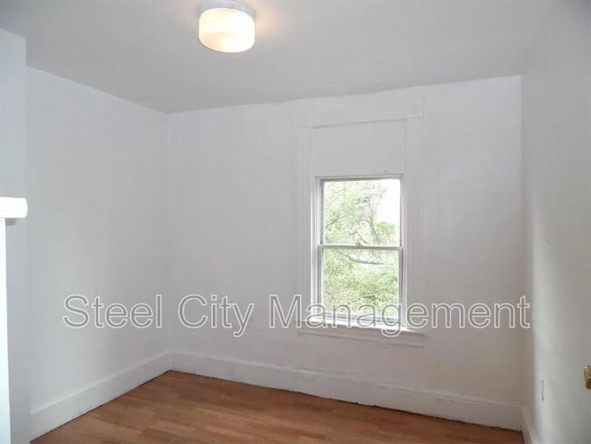 Building Photo - 12 Cuyler Ave