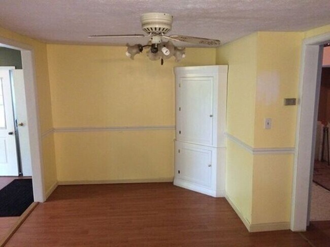 Foto del edificio - 35176 Chestnut Ridge Rd