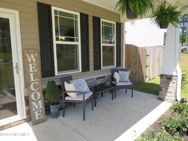 Building Photo - 425 Palisades Dr