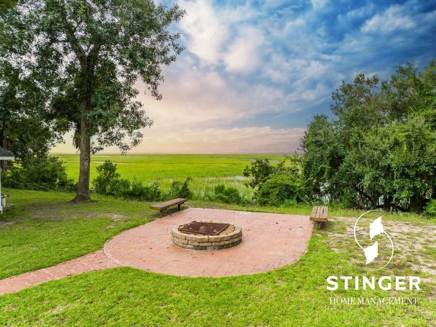 Foto principal - Marsh Front 3 Bedroom / 2 Bath For Rent In...