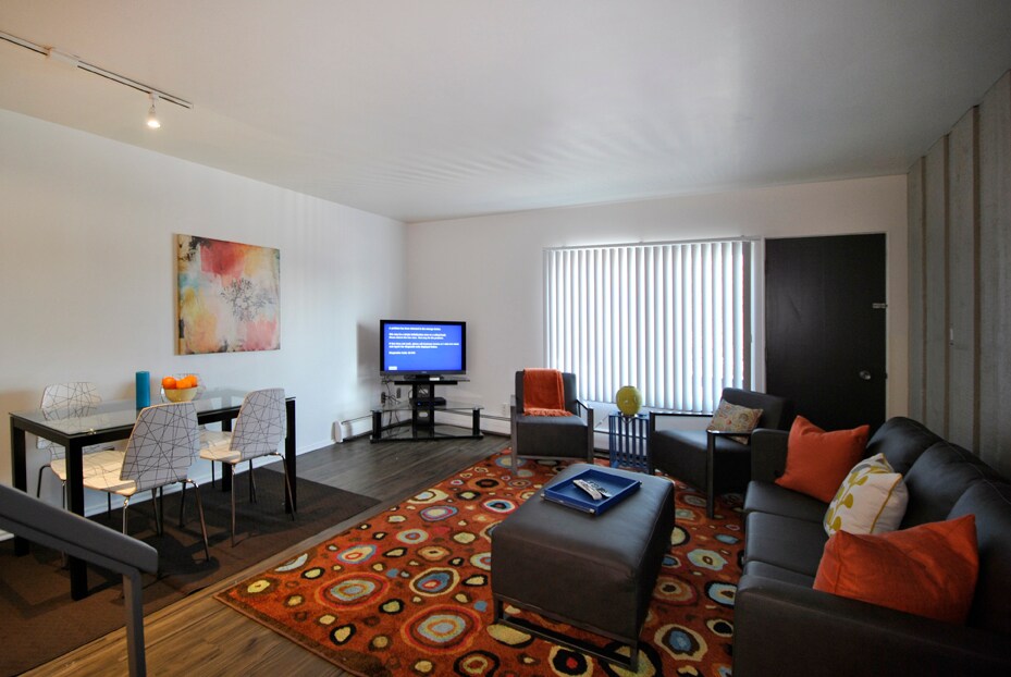 Primary Photo - Carriage House Apartments