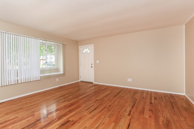 Foto del edificio - 11374 Geneva Rd