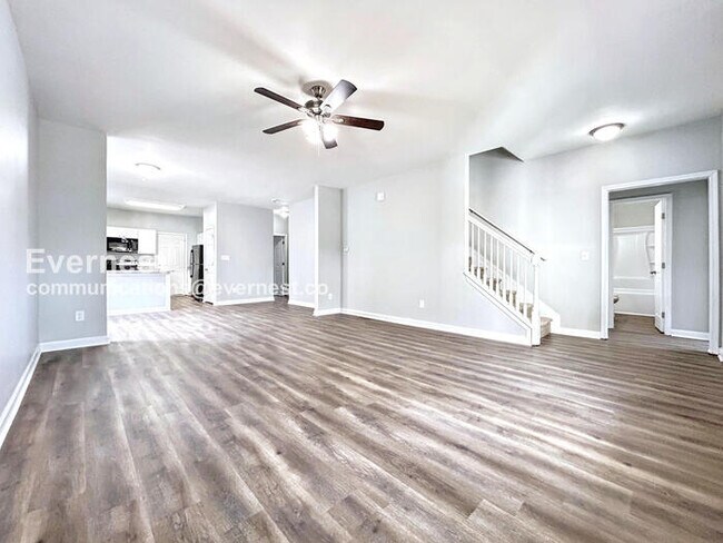 Foto del edificio - Fast-Track Savings /6 Bed, 3 Bath Home with Fenced Yard & Off-Street Parking / Pet-Friendly / Ava...