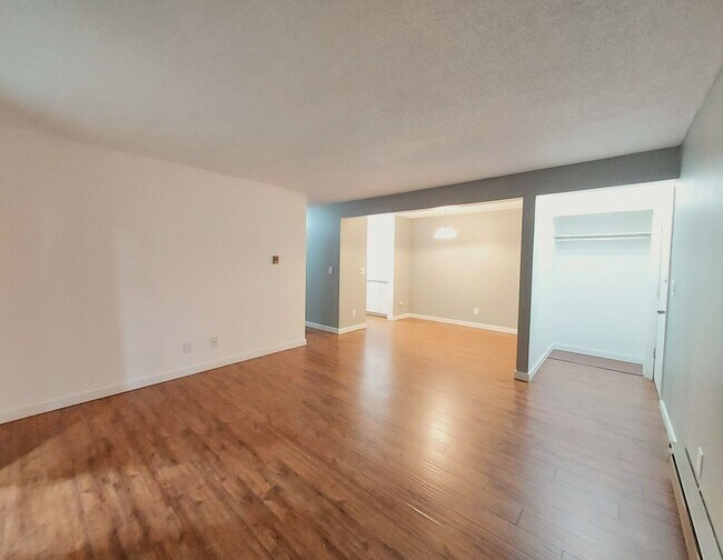 Foto del edificio - Quiet 2 bedroom 1 bathroom ground floor co...