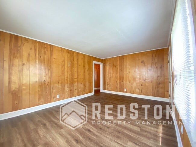 Building Photo - 2 Bed, 1 Bath - House
