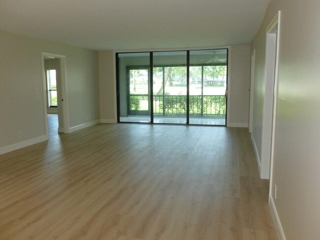 Building Photo - 2 SE Turtle Creek Dr