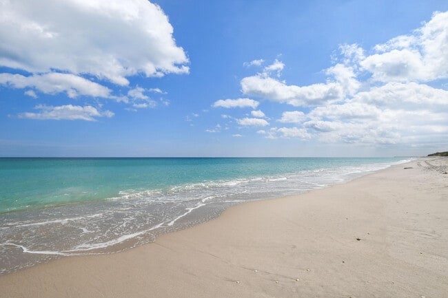 Building Photo - 148 SW Peacock Blvd