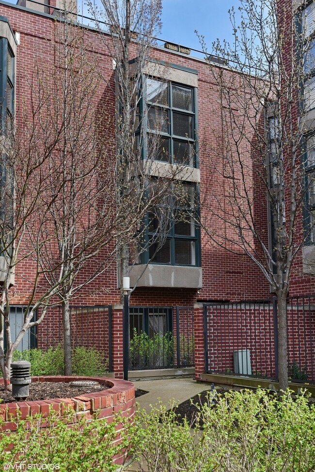 Foto del edificio - 1701 N Halsted St