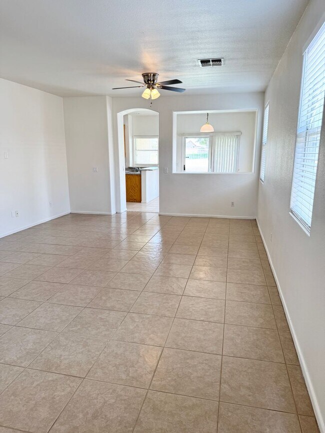 Foto del edificio - 4 Bedroom/2 Bath Single Level Home In Avon...
