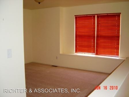 Building Photo - 7165 Maplelawn Dr